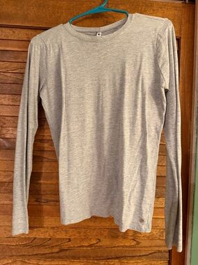 Fabletics Light Gray Long Sleeve Crew Neck Top with open back